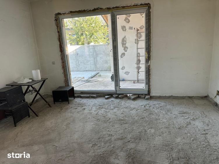 Casă cu 6 camere cu Teren 467 Mp în Crevedia