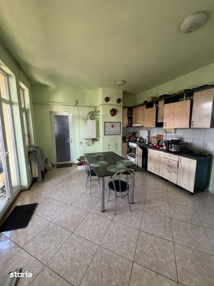 Casă cu 4 camere cu Teren 1400 Mp în Central