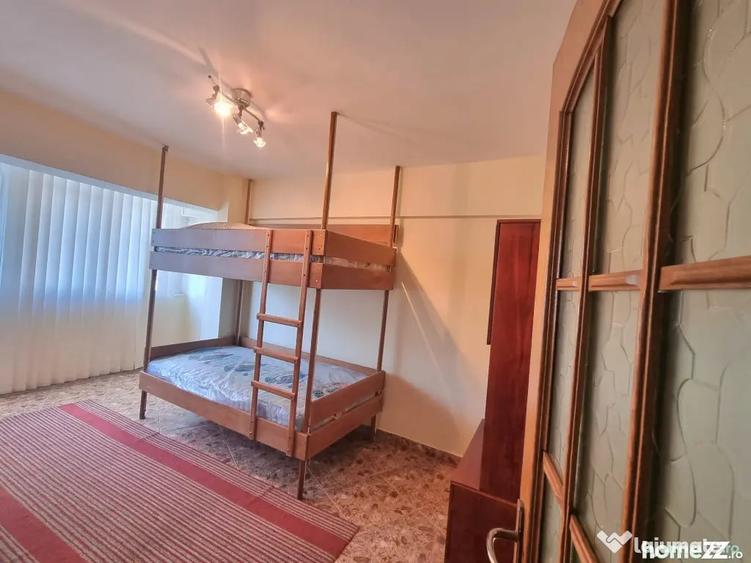 Apartament cu 3 camere decomandat în Republicii