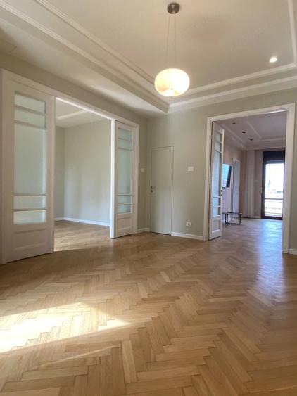 Apartament cu 4 camere decomandat în Central