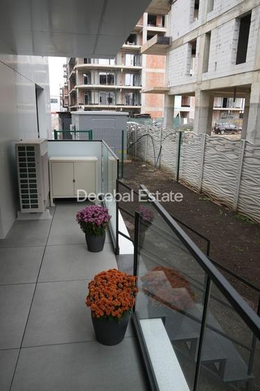 Apartament cu 3 camere semidecomandat, mobilat în Nord