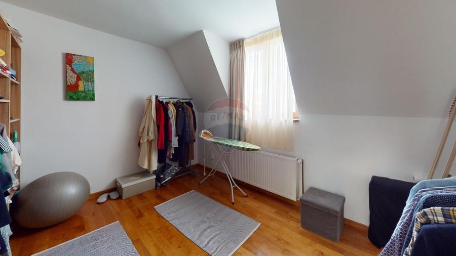 Casă individuală cu 5 camere cu Teren 1132 Mp în Cisnădioara
