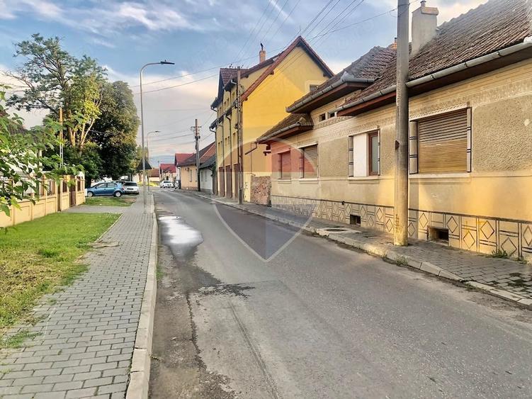 Teren de 1300 mp, în Central