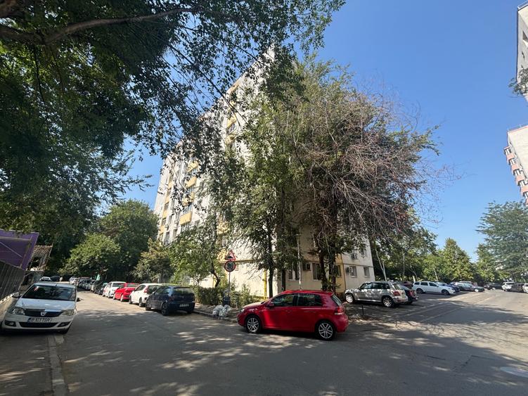 Apartament cu 4 camere decomandat în Iancului
