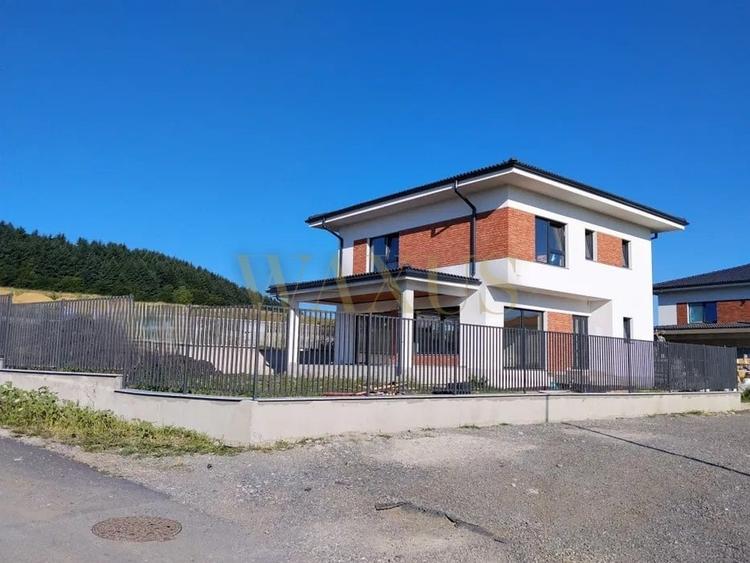 Casă individuală cu 4 camere cu Canalizare în Chinteni