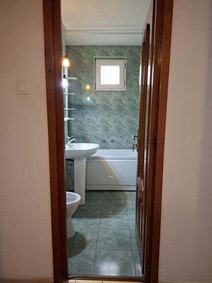 Apartament cu 3 camere decomandat în Exterior Vest