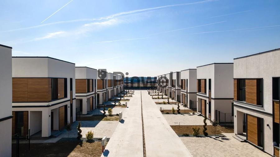 Casă cu 5 camere cu Piscina în Tunari