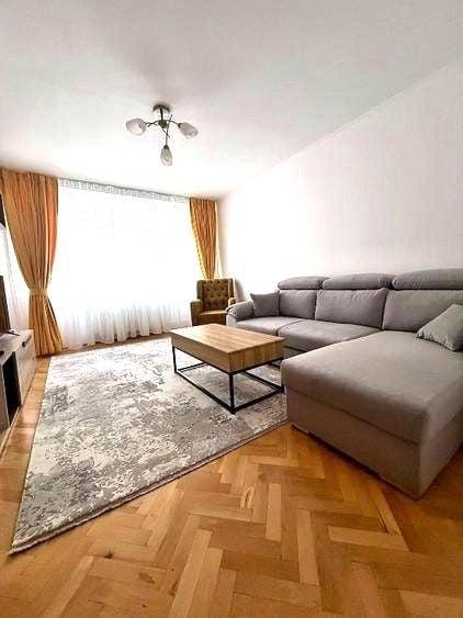 Apartament cu 2 camere decomandat, mobilat în Titan