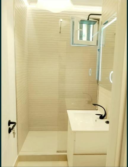 Apartament cu 3 camere semidecomandat în Colentina