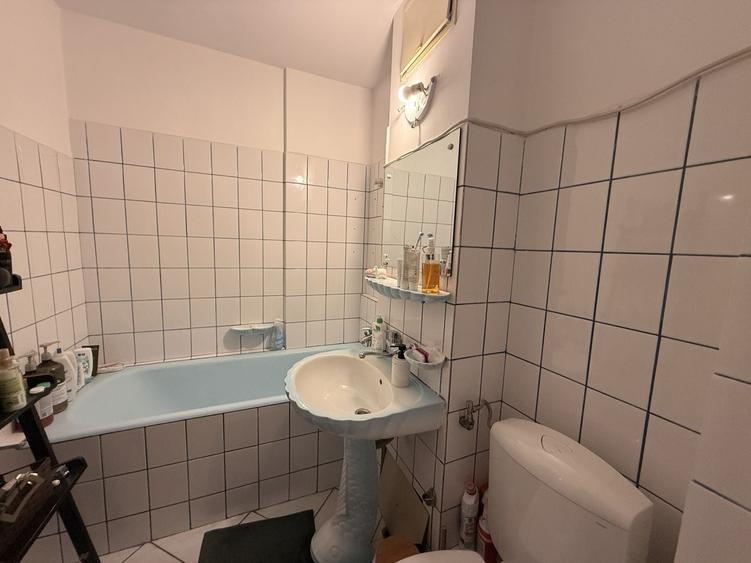 Apartament cu 5 camere decomandat, mobilat în Bucur Obor