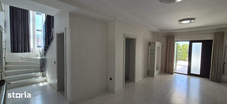 Casă cu 5 camere cu Teren 980 Mp în Livezeni