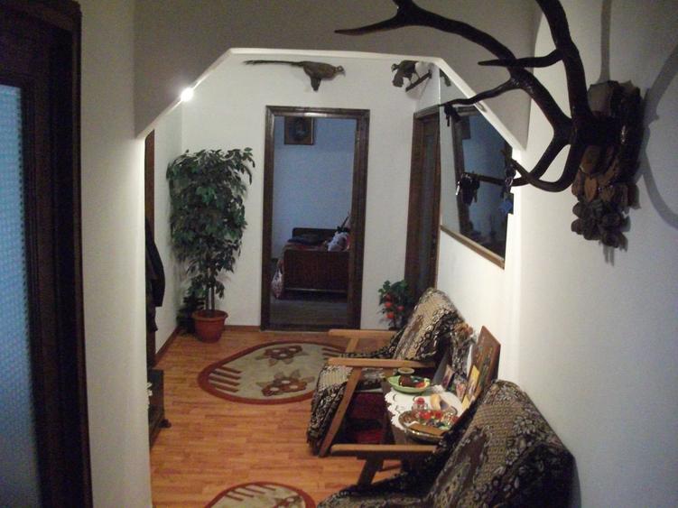 Apartament 4 camere,parter,central Tg Neamt,2 bai,boxa,spatios-74900 - 2
