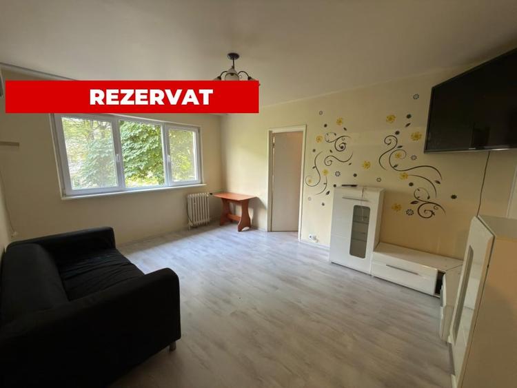 Apartament cu 2 camere semidecomandat, mobilat în Malu Roșu