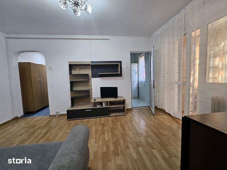 Apartament cu 3 camere nedecomandat în Central
