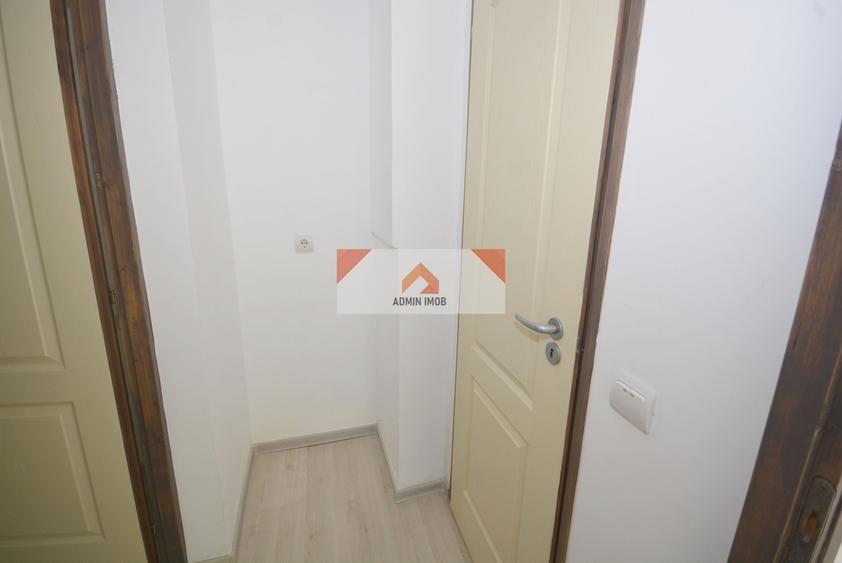 Apartament cu 3 camere semidecomandat în Drumul Taberei