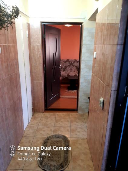 Apartament cu 2 camere decomandat în Polovragi