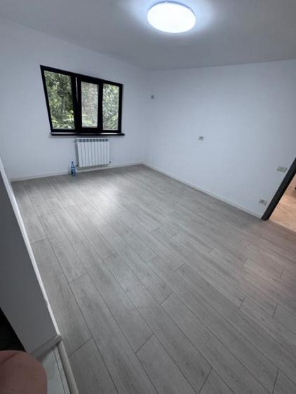 Apartament cu 2 camere decomandat în Poarta 6