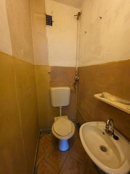 Apartament cu 4 camere semidecomandat în Titan