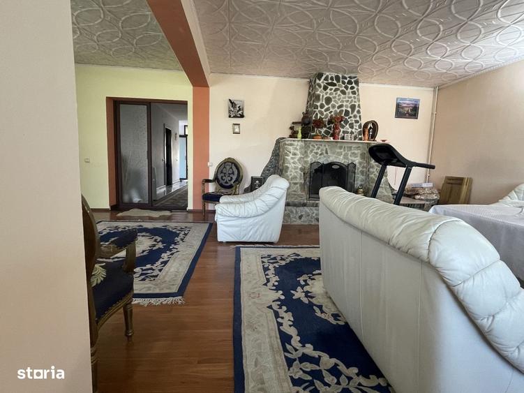 Casă cu 4 camere cu Teren 2000 Mp în Săvinești