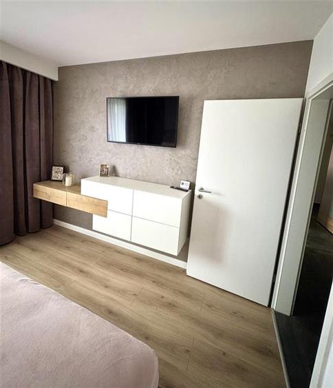 Apartament cu 3 camere decomandat, mobilat în 13 Decembrie