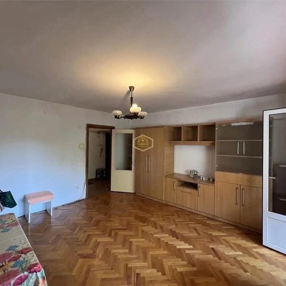 Apartament cu 3 camere semidecomandat în Micro 16