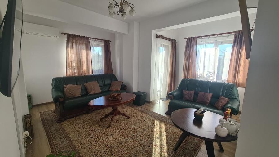 Apartament cu 3 camere decomandat în Sud