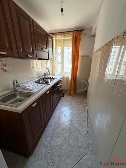 Apartament cu 3 camere decomandat în Sud