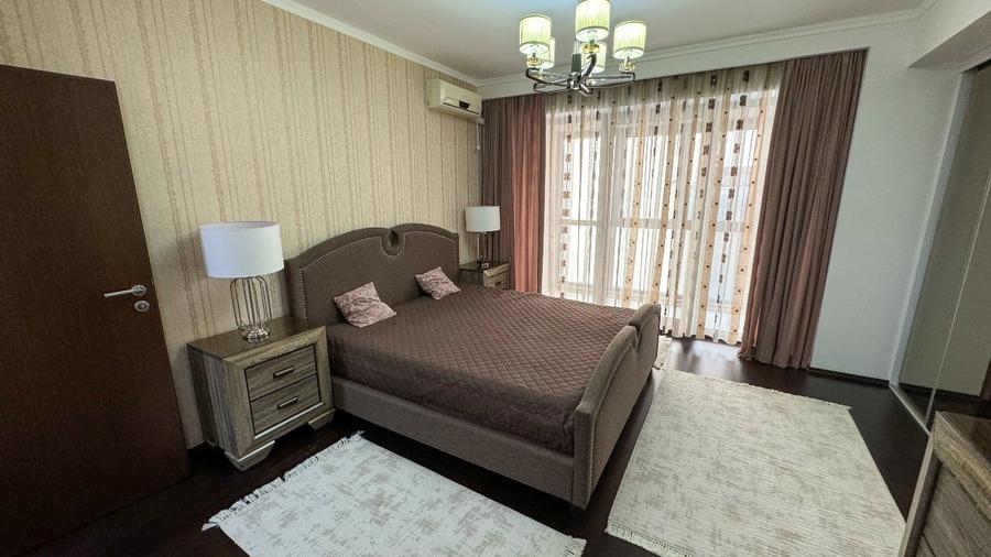 Apartament cu 4 camere decomandat în Herăstrău