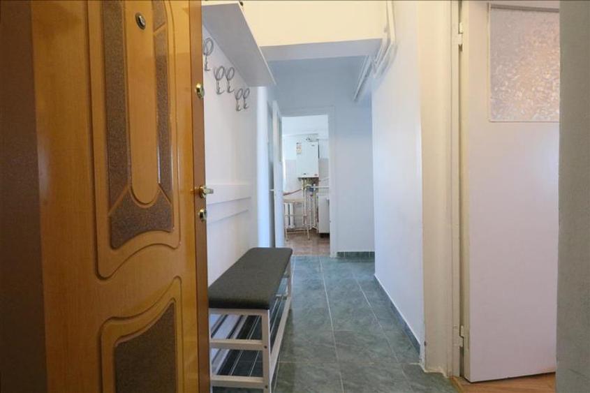 Apartament cu 3 camere decomandat în Hala Centrală