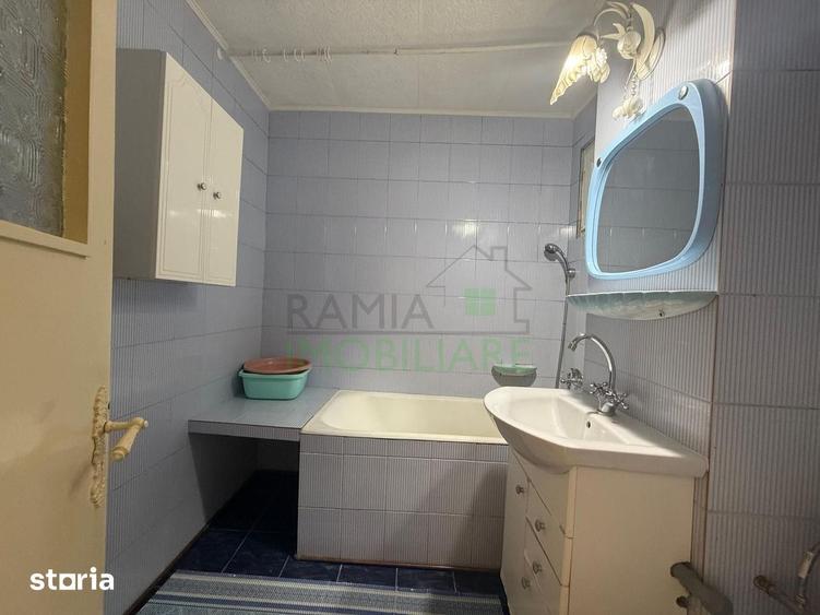Apartament cu 3 camere decomandat, mobilat în Tractorul