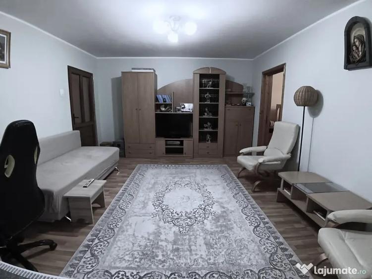 Apartament cu 4 camere semidecomandat în George Enescu