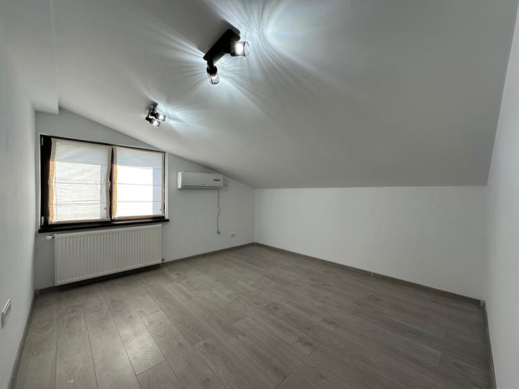Apartament cu 4 camere decomandat în Sud
