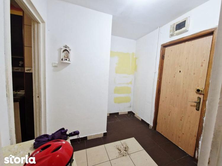 Apartament cu 2 camere semidecomandat în Tei