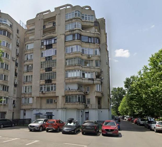 Apartament cu 8 camere decomandat în Mărășești