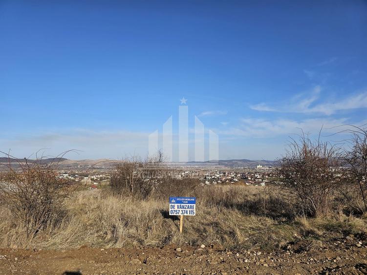 Teren Construcții intravilan de 660 mp, în Est