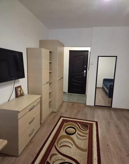 Garsonieră decomandată în Granit