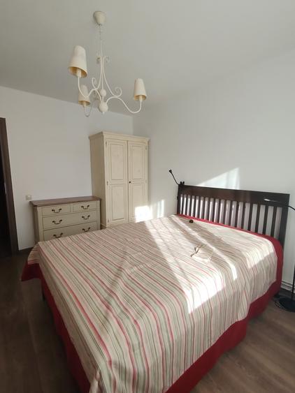 Apartament cu 2 camere semidecomandat, mobilat în 1 Mai