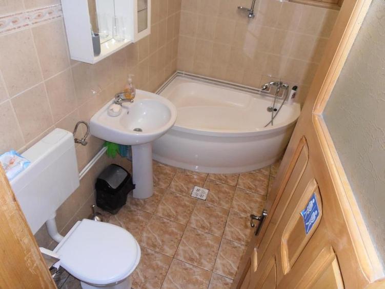 Casă individuală cu 6 camere cu Teren 446.73999023438 Mp în Bușteni