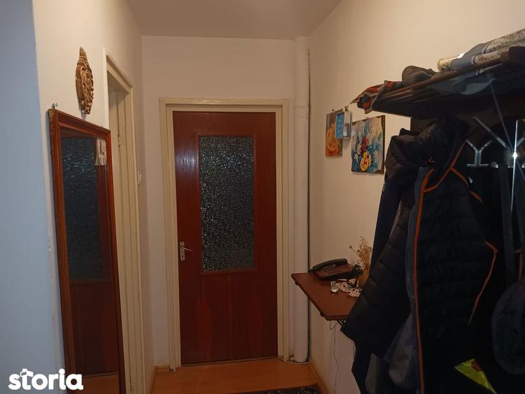 Apartament cu 2 camere decomandat în Florilor