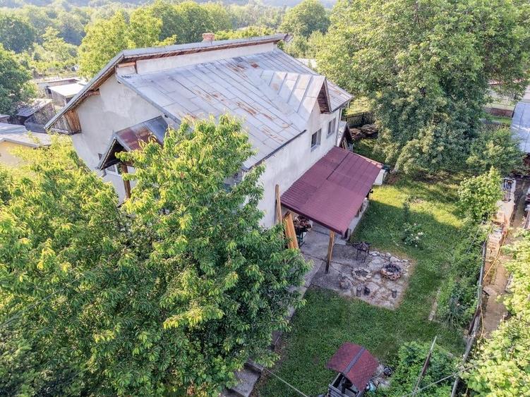Casă cu 5 camere cu Teren 850 Mp în Pruni
