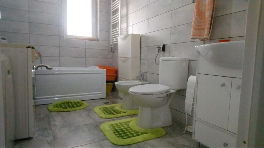 Casă cu 3 camere cu Teren 2116 Mp în Porumbeni