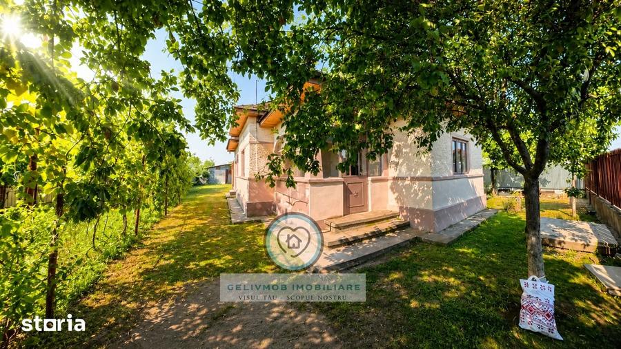 Casă cu 5 camere cu Teren 1158 Mp în Ariceștii Rahtivani