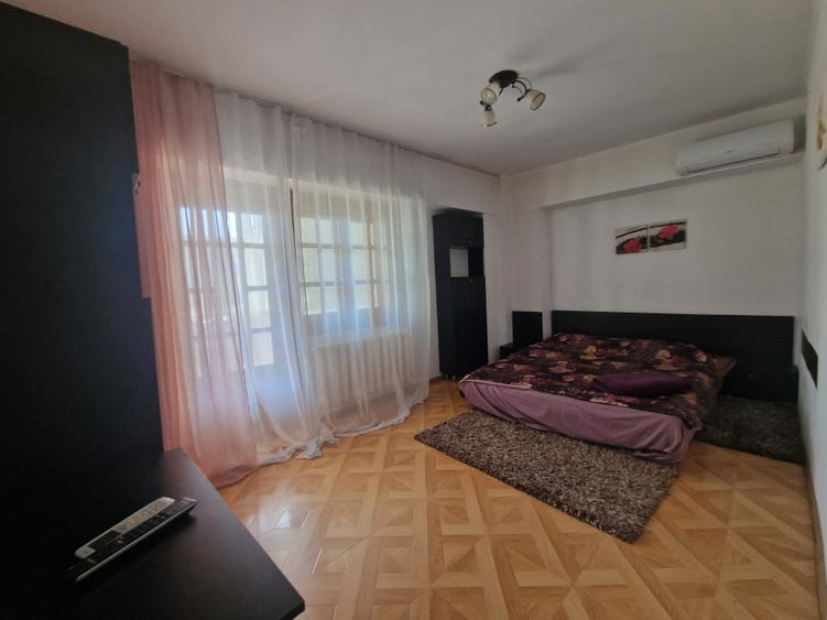 Apartament cu 4 camere decomandat în Nicolina