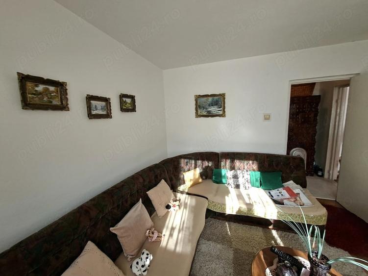Apartament cu 2 camere semidecomandat în Moldova Nouă