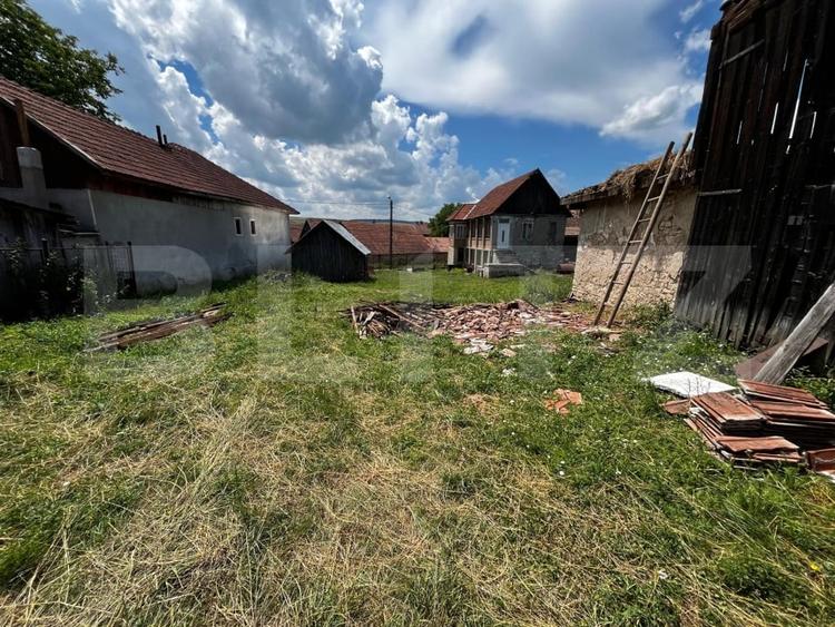 Casă tradițională, teren 2.043 mp zona Aghiresu - 2