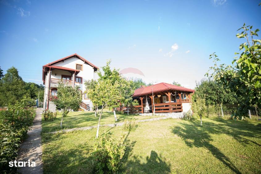 Casă cu 8 camere cu Teren 2130 Mp în Central