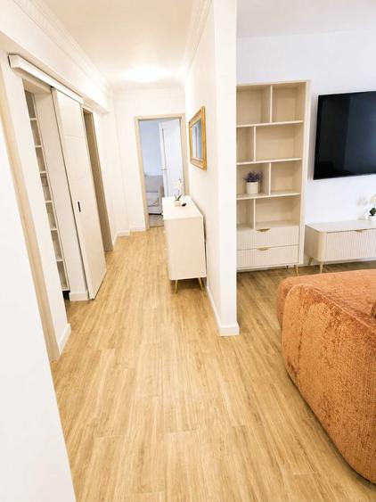 Apartament cu 4 camere decomandat în Central