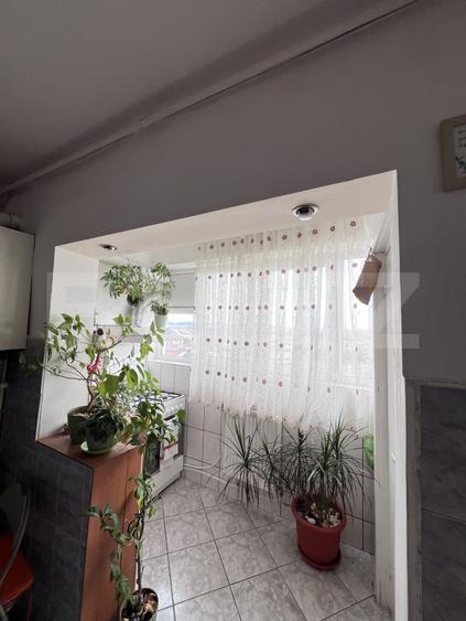 Apartament cu 3 camere decomandat, mobilat în Est