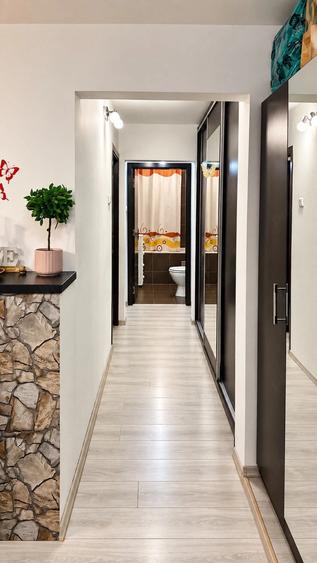 Apartament cu 3 camere decomandat în Aviației