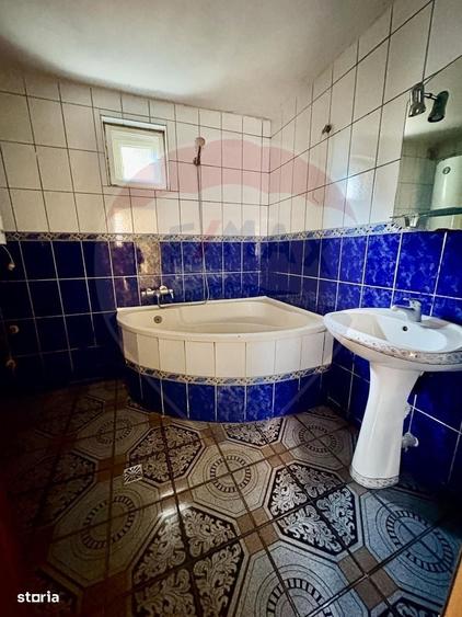 Casă cu 4 camere în Central